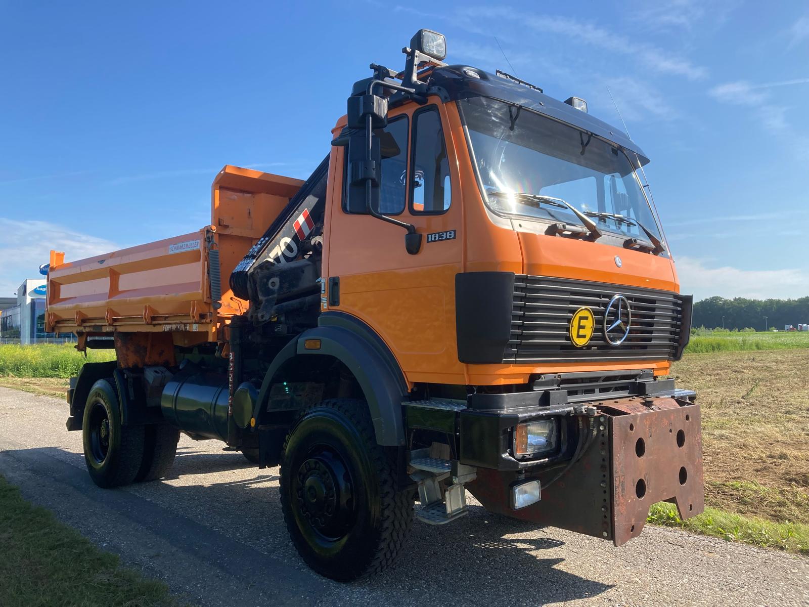 Camião basculante MERCEDES-BENZ SK