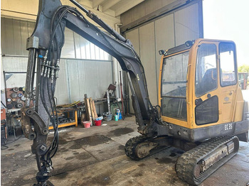 Mini escavadeira VOLVO EC35