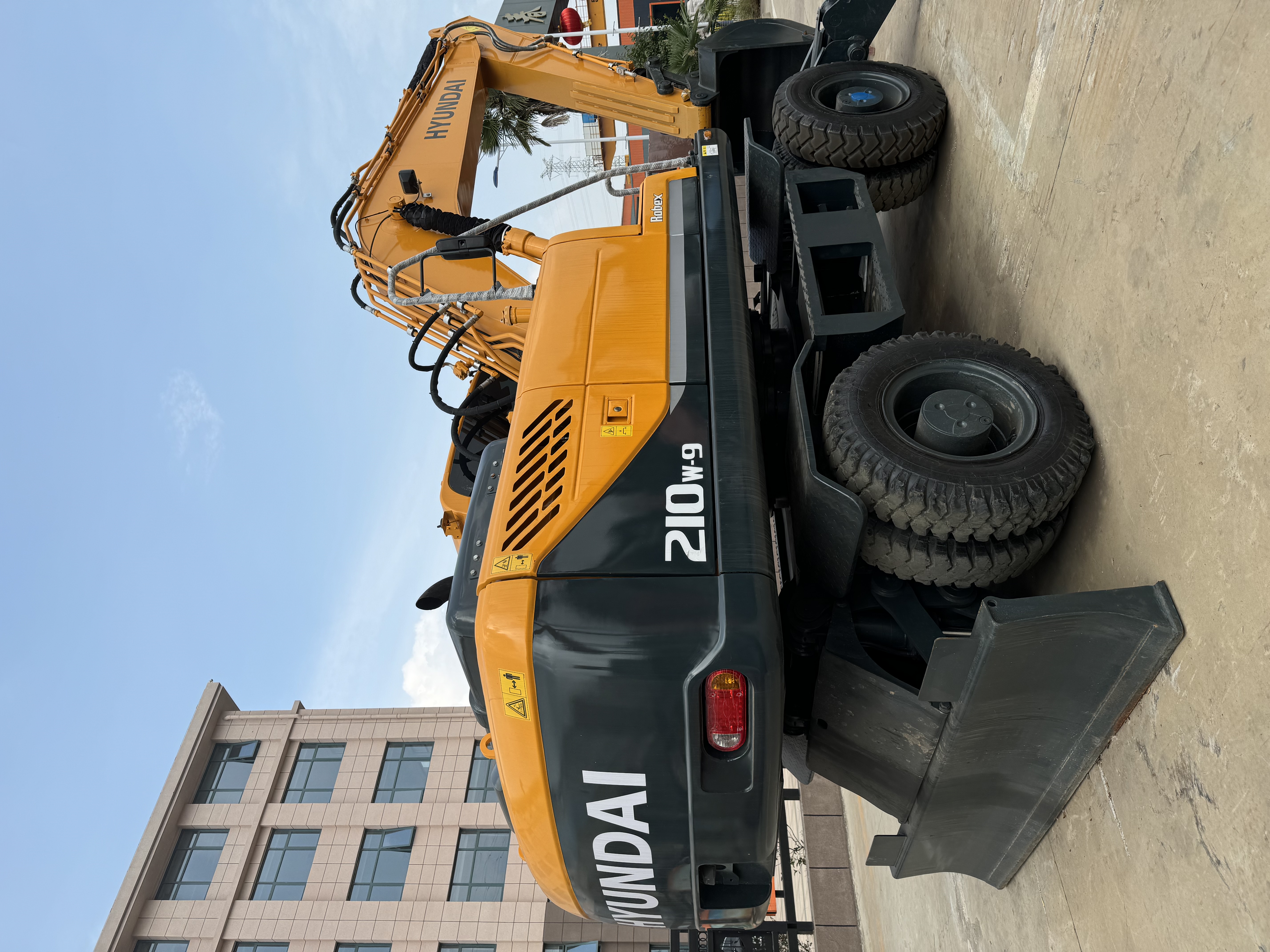 Escavadeira de rodas Hyundai 210W-9: foto 5 Escavadeira de rodas Hyundai 210W-9: foto 5