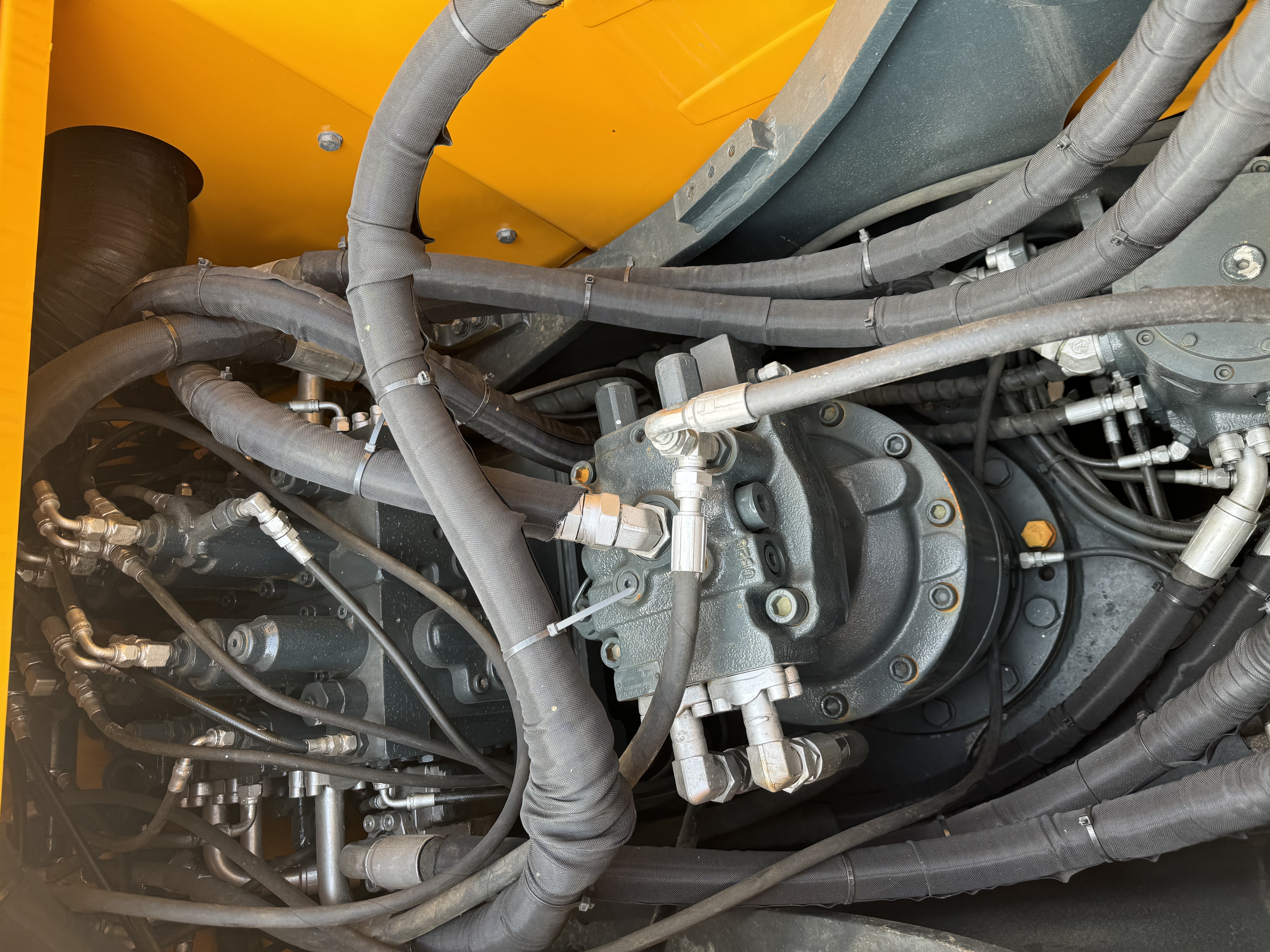 Escavadeira de rodas Hyundai 210W-9: foto 4 Escavadeira de rodas Hyundai 210W-9: foto 4