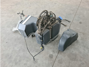 Tanque para AdBlue VOLVO ZBIORNIK POMPA WIĄZKA ADBLUE KOMPLET RENAULT GAMA T VOLVO FH 4 FM 4: foto 4 Tanque para AdBlue VOLVO ZBIORNIK POMPA WIĄZKA ADBLUE KOMPLET RENAULT GAMA T VOLVO FH 4 FM 4: foto 4