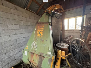 Máquina para produção de feno