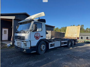 Camião transportador de contêineres/ Caixa móvel VOLVO FM
