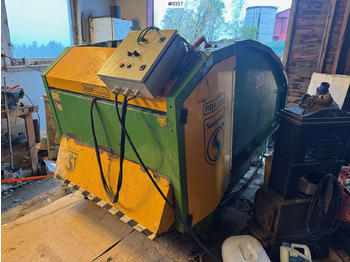 Máquina para produção de feno