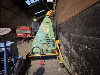 Máquina para produção de feno