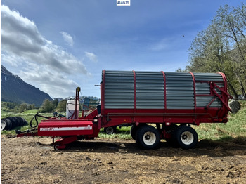 Máquina para produção de feno