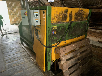 Máquina para produção de feno