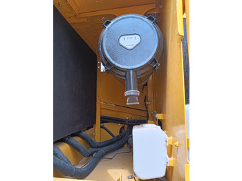 Escavadora de rastos KOMATSU PC200-8: foto 5