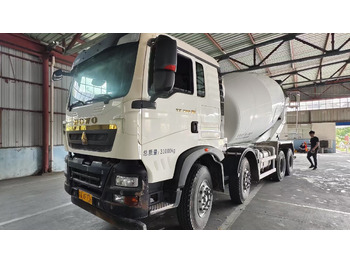 Camião betoneira SINOTRUK HOWO
