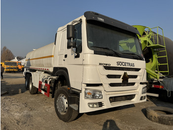 Camião cisterna SINOTRUK HOWO