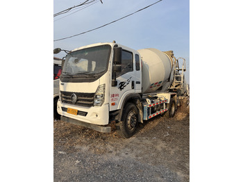 Camião betoneira SINOTRUK
