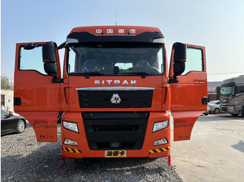 Tractor SINOTRUK HOWO