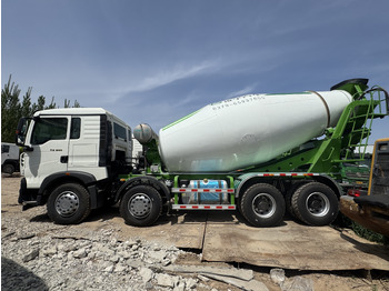Camião betoneira SINOTRUK HOWO