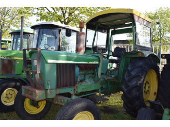 Trator JOHN DEERE 2130