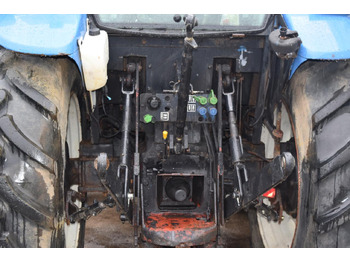 Trator New Holland TD 5040: foto 4