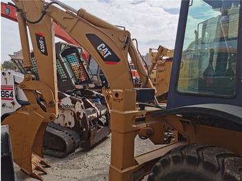Retroescavadeira Caterpillar 420F: foto 4