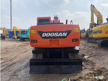 Escavadeira de rodas DOOSAN DX150W