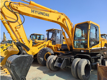 Escavadeira de rodas HYUNDAI