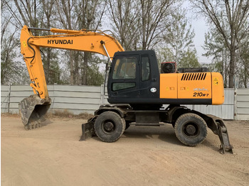 Escavadeira de rodas HYUNDAI R210