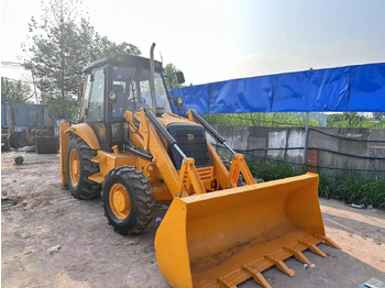 Retroescavadeira JCB 3CX