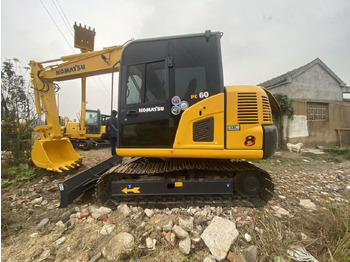 Mini escavadeira KOMATSU PC60-8
