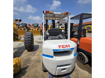 Empilhador a diesel TCM