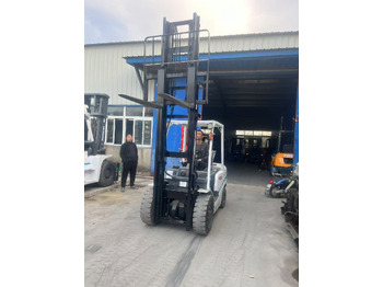 Empilhador a diesel TCM