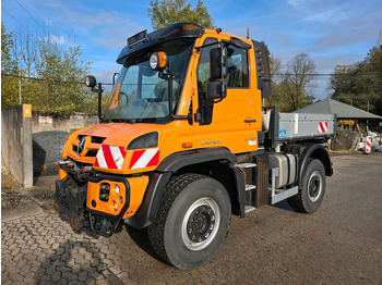 Veículo municipal/ Especial UNIMOG