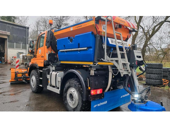 Veículo limpa-neves Zu vermieten Unimog 405 U427 Winterdienst Schmidt Salzstreuer 423 429 430 Mercedes Benz 318 527 Vermietung: foto 2