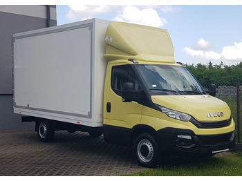 Carrinha de contentor IVECO Daily