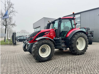 Trator VALTRA T144