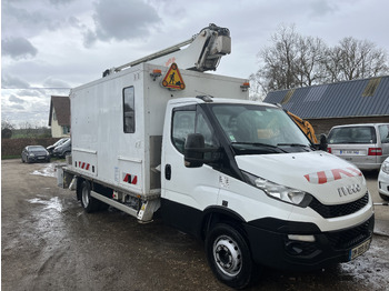Caminhão com plataforma aérea IVECO Daily