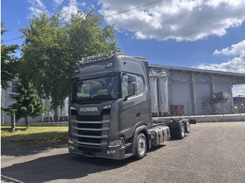 Camião transportador de contêineres/ Caixa móvel SCANIA S 540