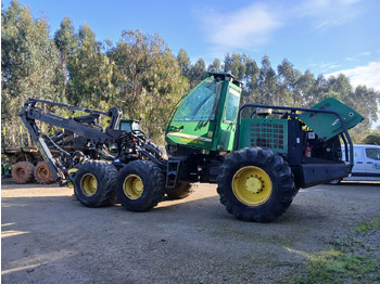 Harvester JOHN DEERE