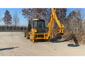 Retroescavadeira NEW HOLLAND LB95: foto 4