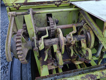 Enfardadeira de fardos quadrados CLAAS Markant 50 sitoja: foto 3