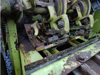 Enfardadeira de fardos quadrados CLAAS Markant 50 sitoja: foto 5