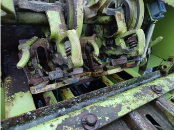 Enfardadeira de fardos quadrados CLAAS Markant 50 sitoja: foto 4