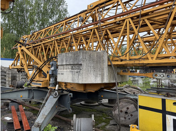 Grua automontante LIEBHERR
