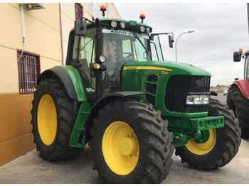Trator JOHN DEERE 7530