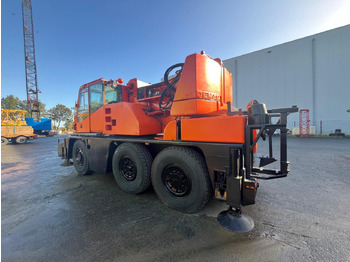 Grua móvel DEMAG