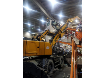 Manipulador de material LIEBHERR LH 22 M