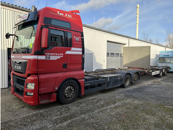 Camião transportador de contêineres/ Caixa móvel MAN