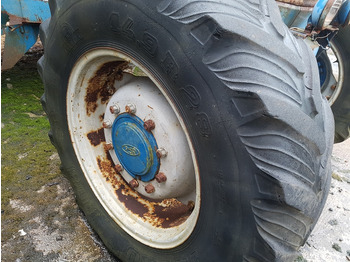 Trator Ford 8210: foto 4