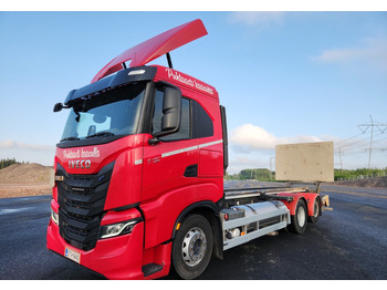 Camião chassi IVECO S-WAY