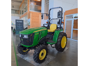Trator JOHN DEERE 3038E
