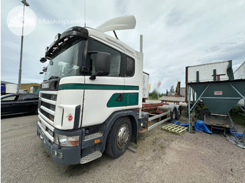 Camião transportador de contêineres/ Caixa móvel Scania R 124 LB: foto 2