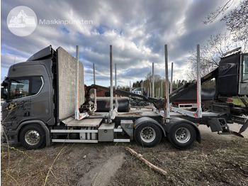 Camião de transporte de madeira SCANIA R 730