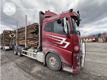 Camião de transporte de madeira VOLVO FH16 650