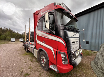 Camião de transporte de madeira VOLVO FH16 750
